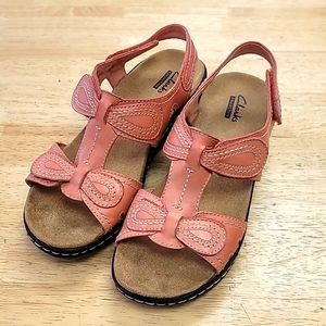 Clarks Peach Sandals Size 6.5 Excellent 3